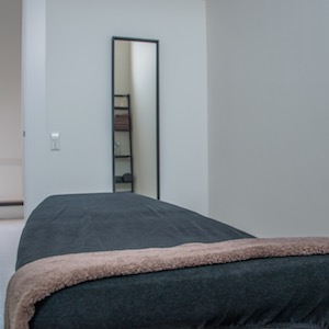 foto van een massagetafel